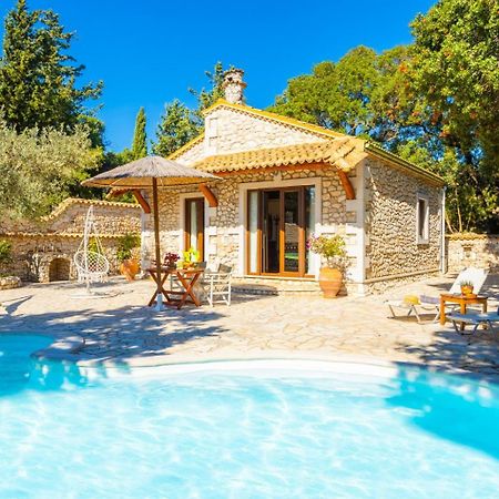 Villa Nionios Vlachopoulatika Luaran gambar